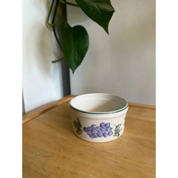 Vintage handpainted fruit dish - Picture 1 of 8